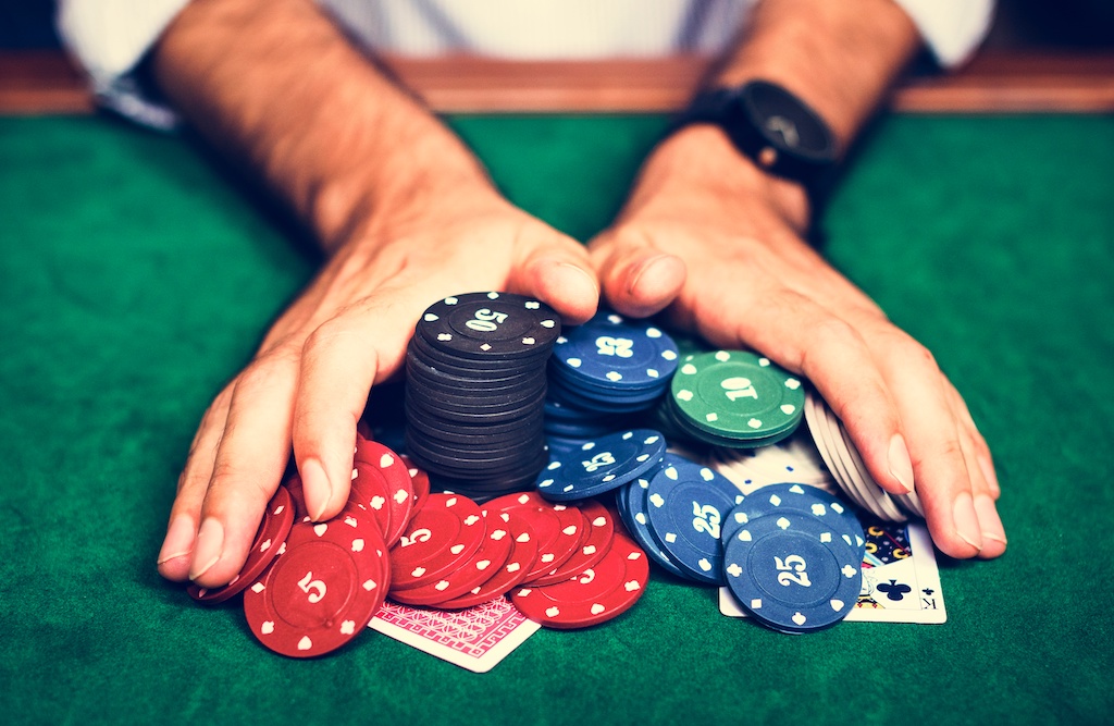 ganhar dinheiro jogando poker online gratis