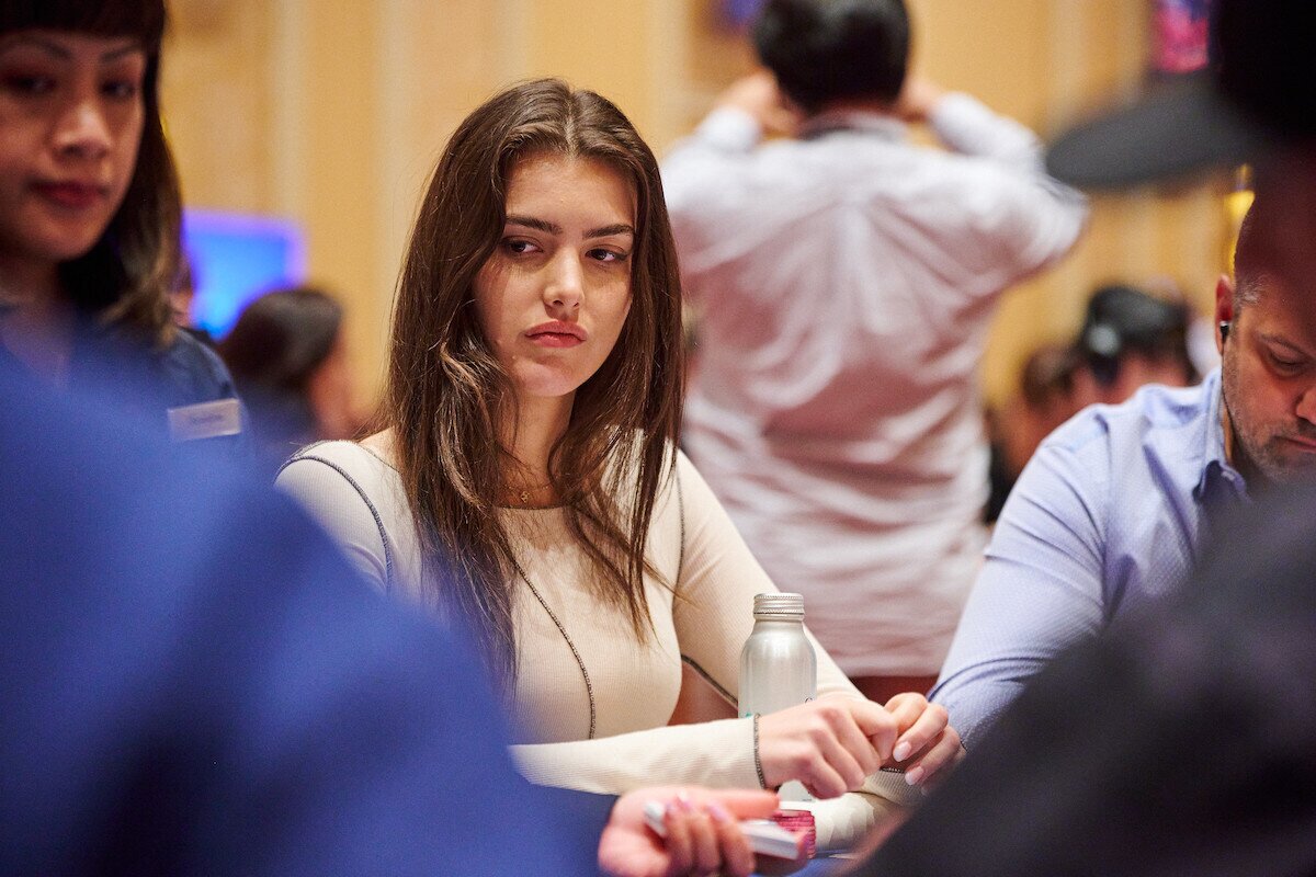 Alexandra Botez bluffing in a $25,000 Buy-in PokerStars event! 